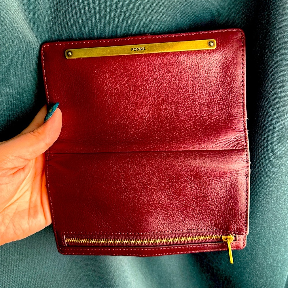 This Fossil Liza leather slim bifold wallet